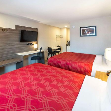 Econo Lodge Inn & Suites Пинчер-Крик Экстерьер фото