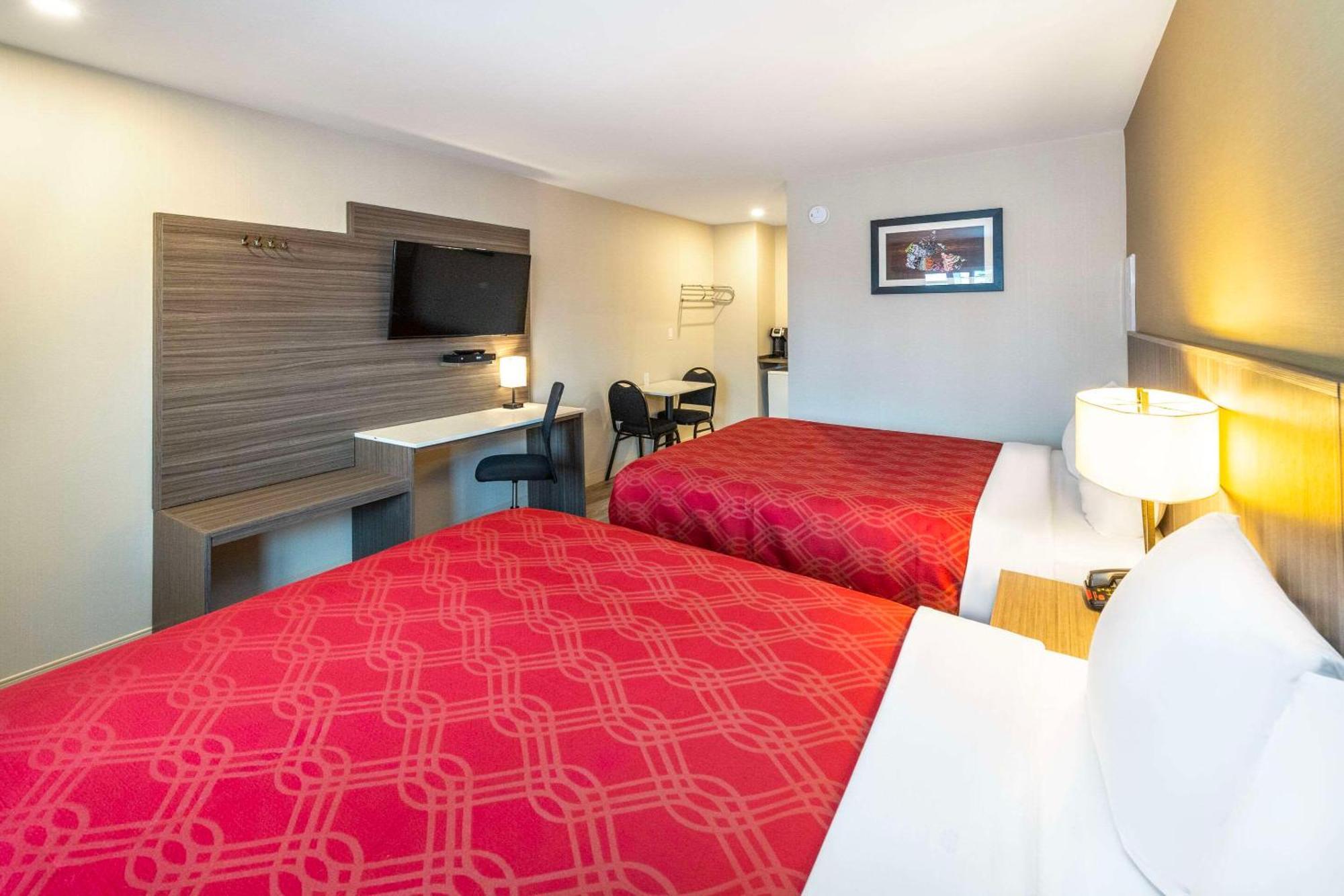 Econo Lodge Inn & Suites Пинчер-Крик Экстерьер фото