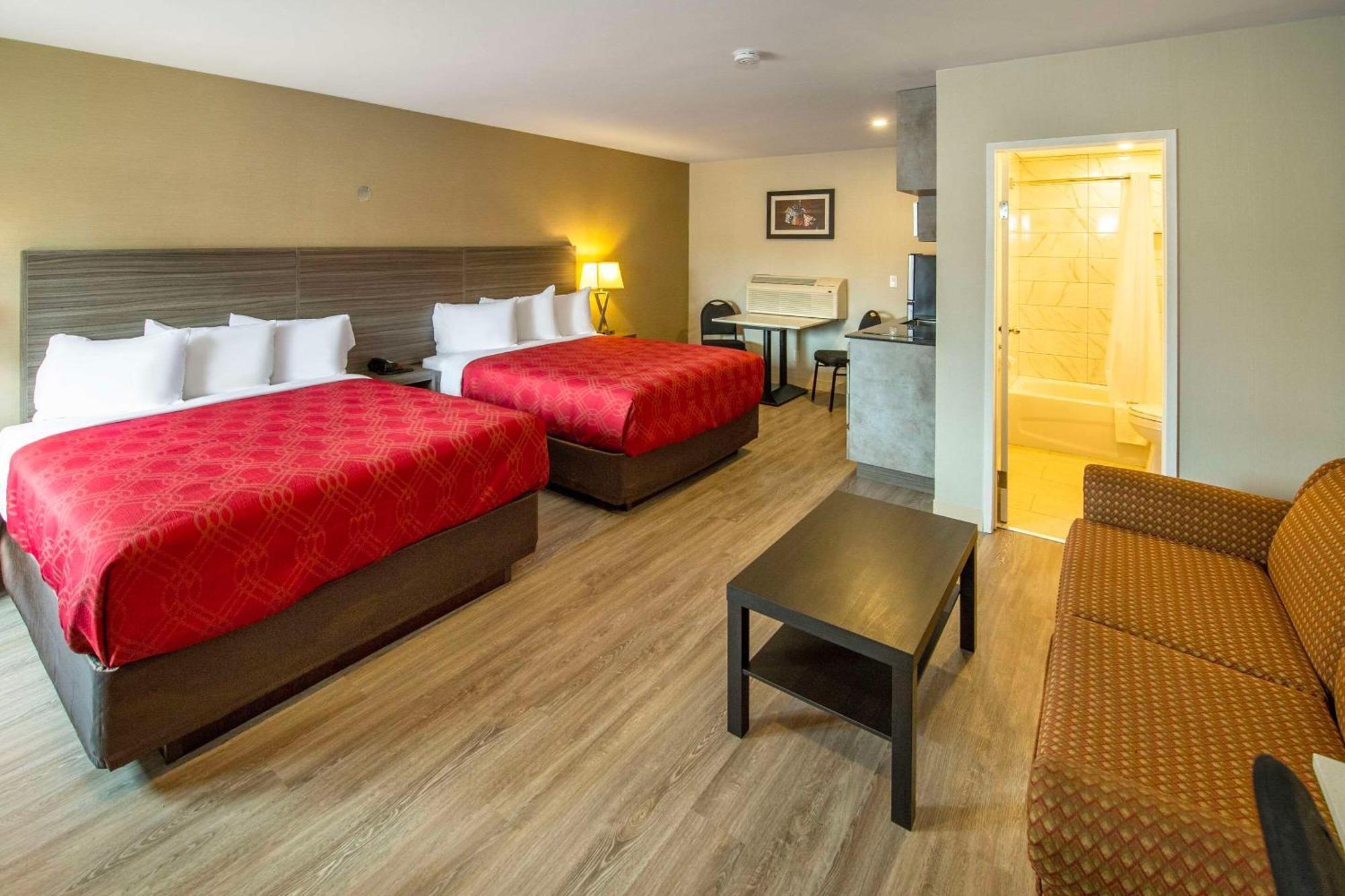 Econo Lodge Inn & Suites Пинчер-Крик Экстерьер фото