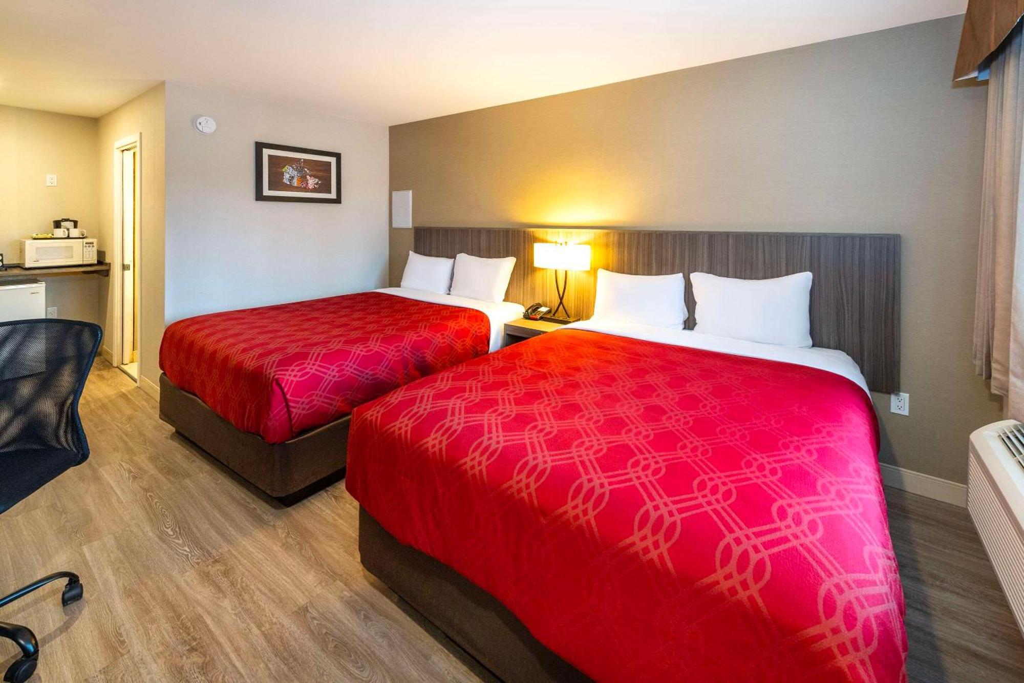 Econo Lodge Inn & Suites Пинчер-Крик Экстерьер фото