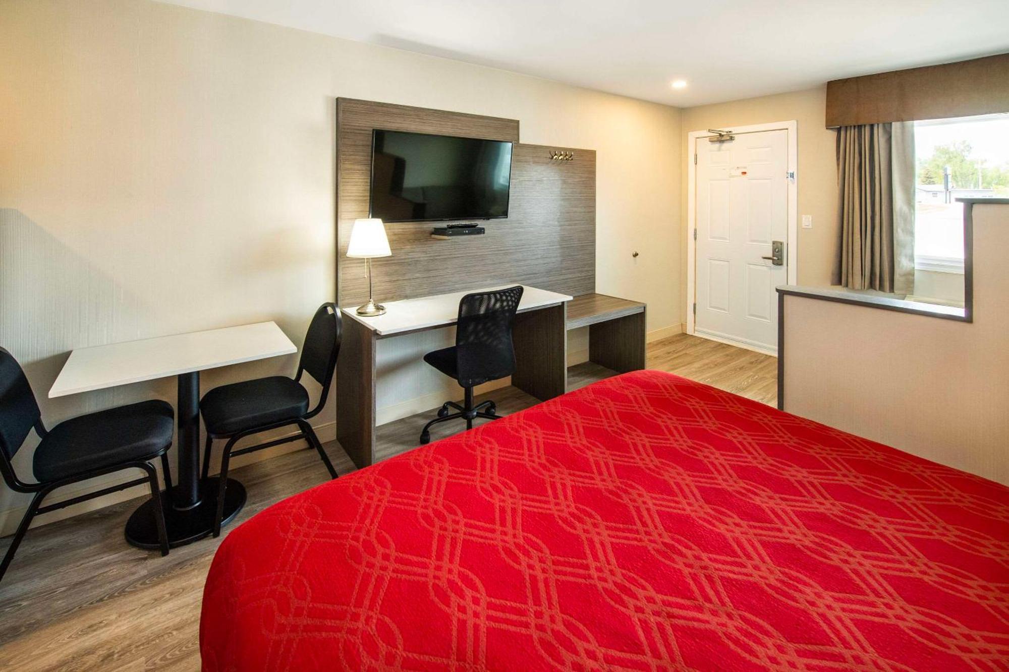 Econo Lodge Inn & Suites Пинчер-Крик Экстерьер фото