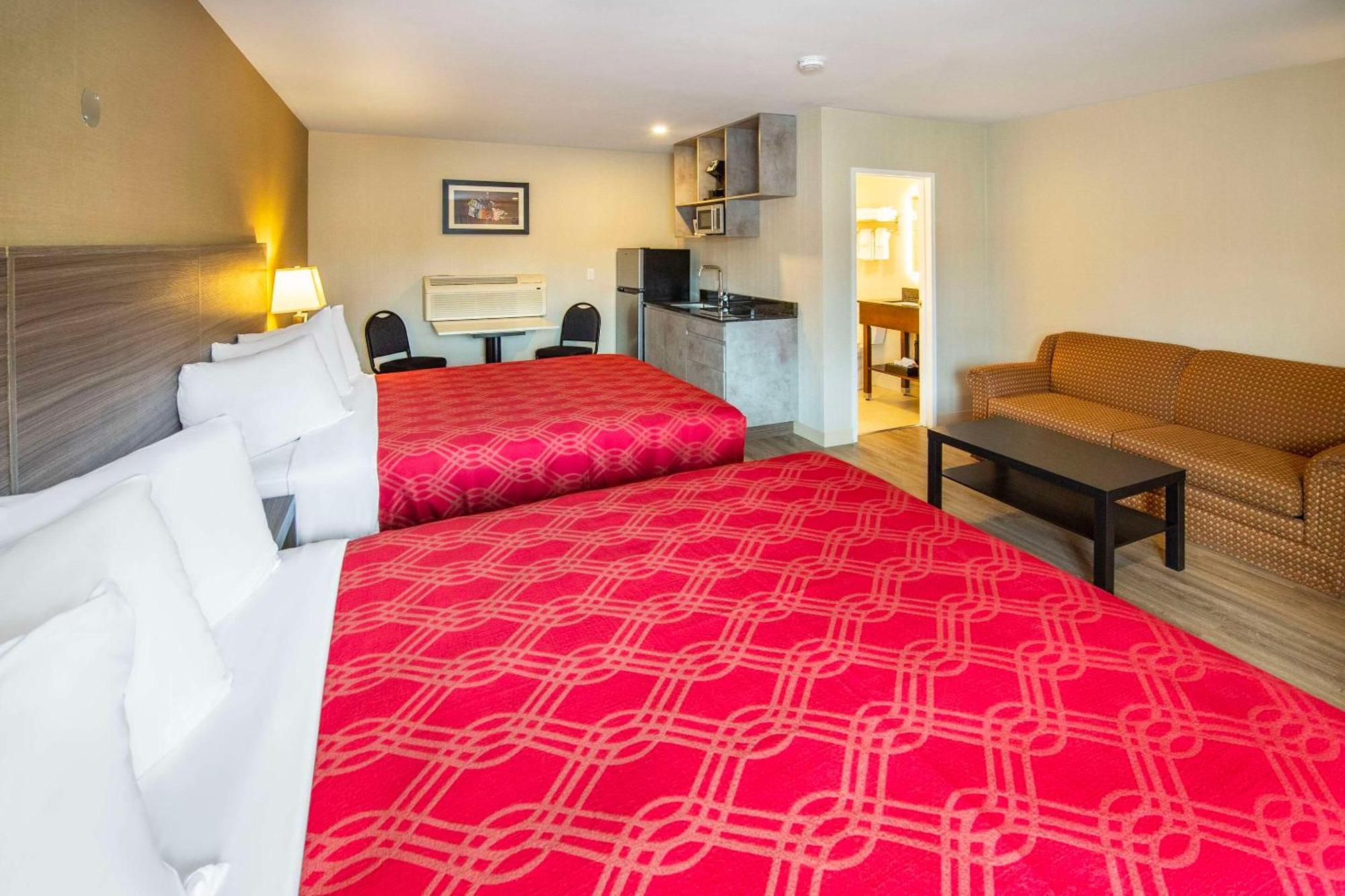 Econo Lodge Inn & Suites Пинчер-Крик Экстерьер фото