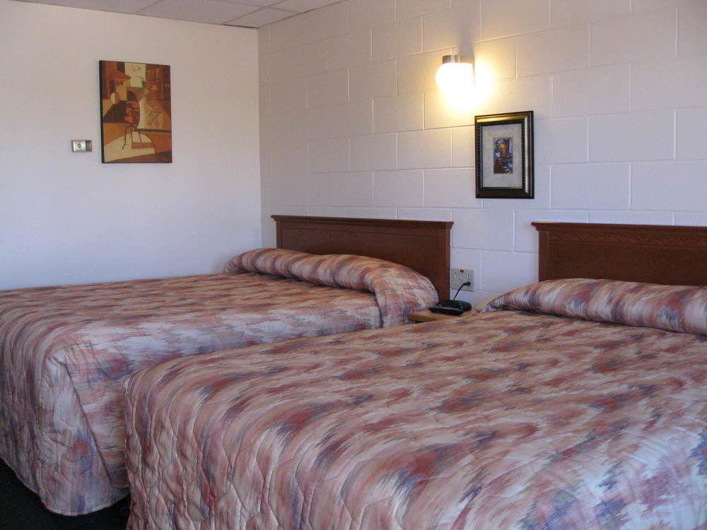 Econo Lodge Inn & Suites Пинчер-Крик Экстерьер фото